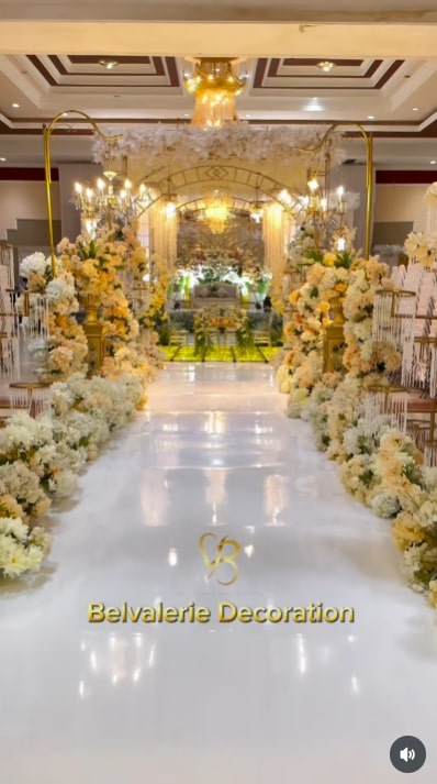 Cuplikan dekor tema gold di Instagram